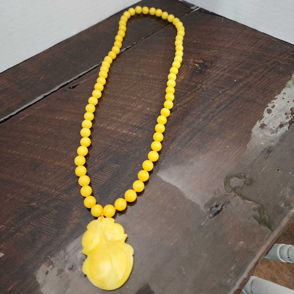 SE7 Yellow Beaded Vintage Necklace with Pendant - Picture 4 of 9